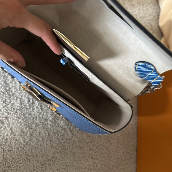 Louis Vuitton twist purse - Picture 4 of 4